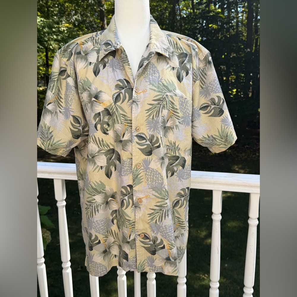 Vintage Men’s Cherokee Waikiki Wear Hawaiian style button down shirt L
